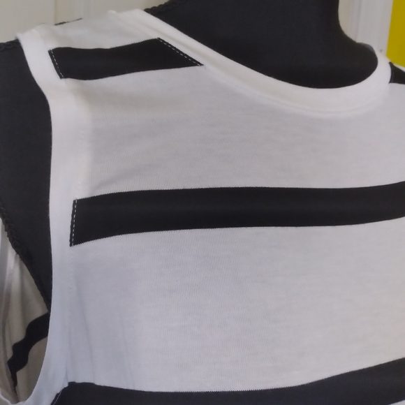 💎Halogen Black & White Back Keyhole Tank Top Sz M NWT💎 - Picture 3 of 15